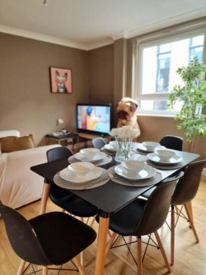 3 bedroom flat near Russel Sq
